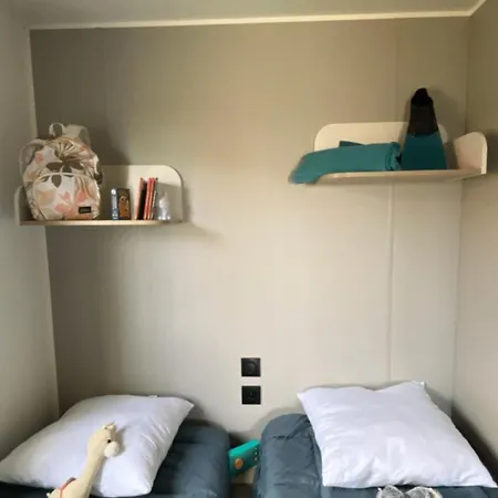 キャンプ場 Mobil Confortable Pour 4 Personnes Avec Terrasse - Api-1-52-1542 Dolus d'Oléron