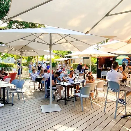 Mobil Confortable Pour 4 Personnes Avec Terrasse - Api-1-52-1542 * Dolus d'Oléron